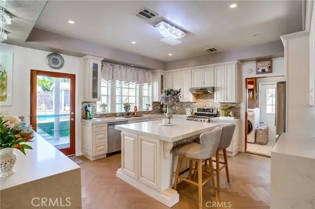 $8,295 | 12643 Collins Street, Valley Village, CA 91607