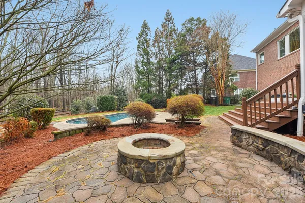 a view of a backyard with table and chairs