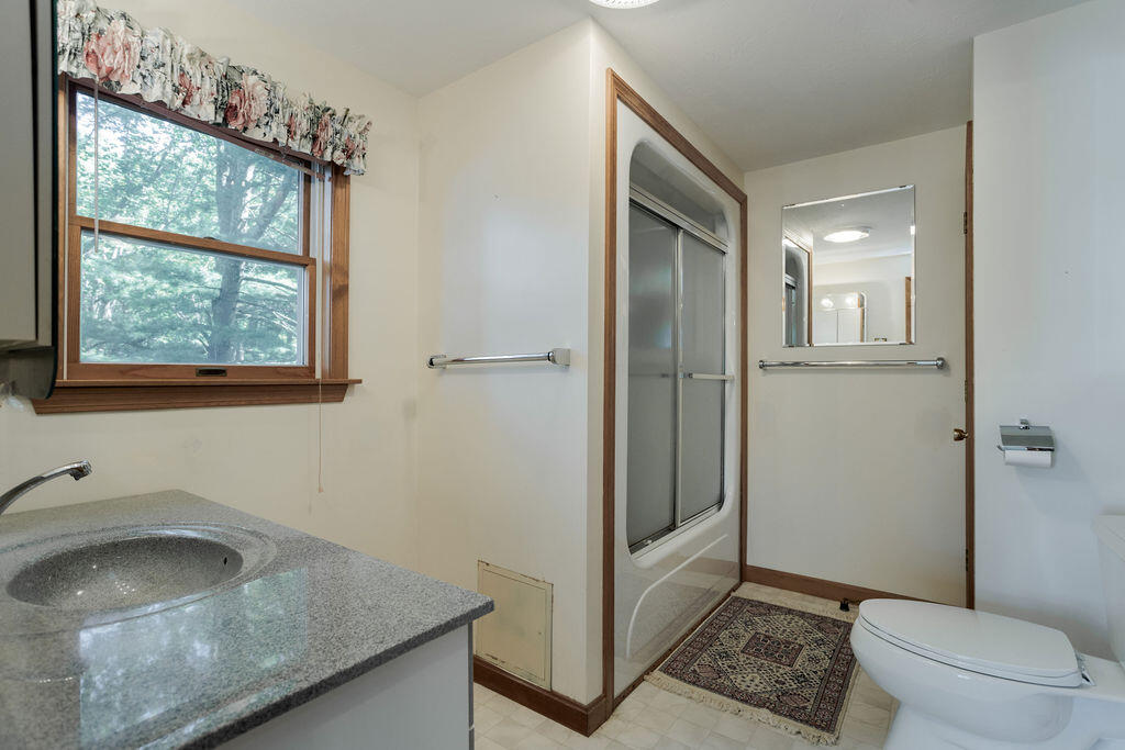 45 Pepperrell Road Kittery Point, ME 03905 - Photo 19 of 36 Primary Bedroom Bath