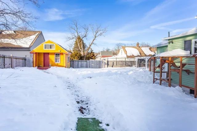 $414,900 | 17 Anawan Street, Taunton, MA 02780