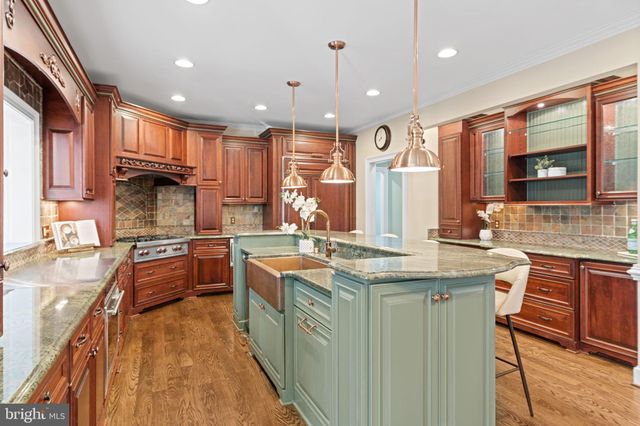 $2,600,000 | 1311 Summerwood Court, McLean, VA 22102