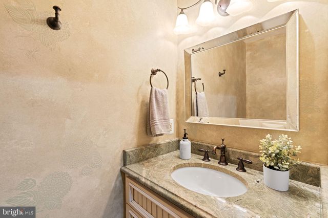 $2,600,000 | 1311 Summerwood Court, McLean, VA 22102