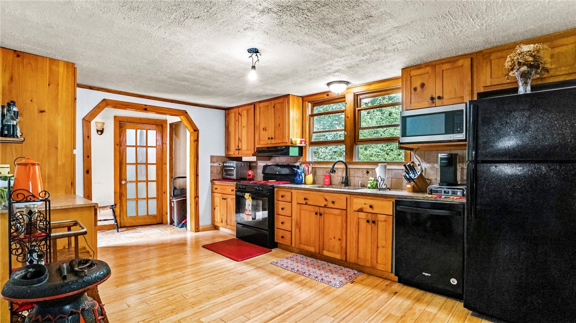 503 Switch Road Richmond, RI 02894 - Photo 4 of 36 Gallery Image 4