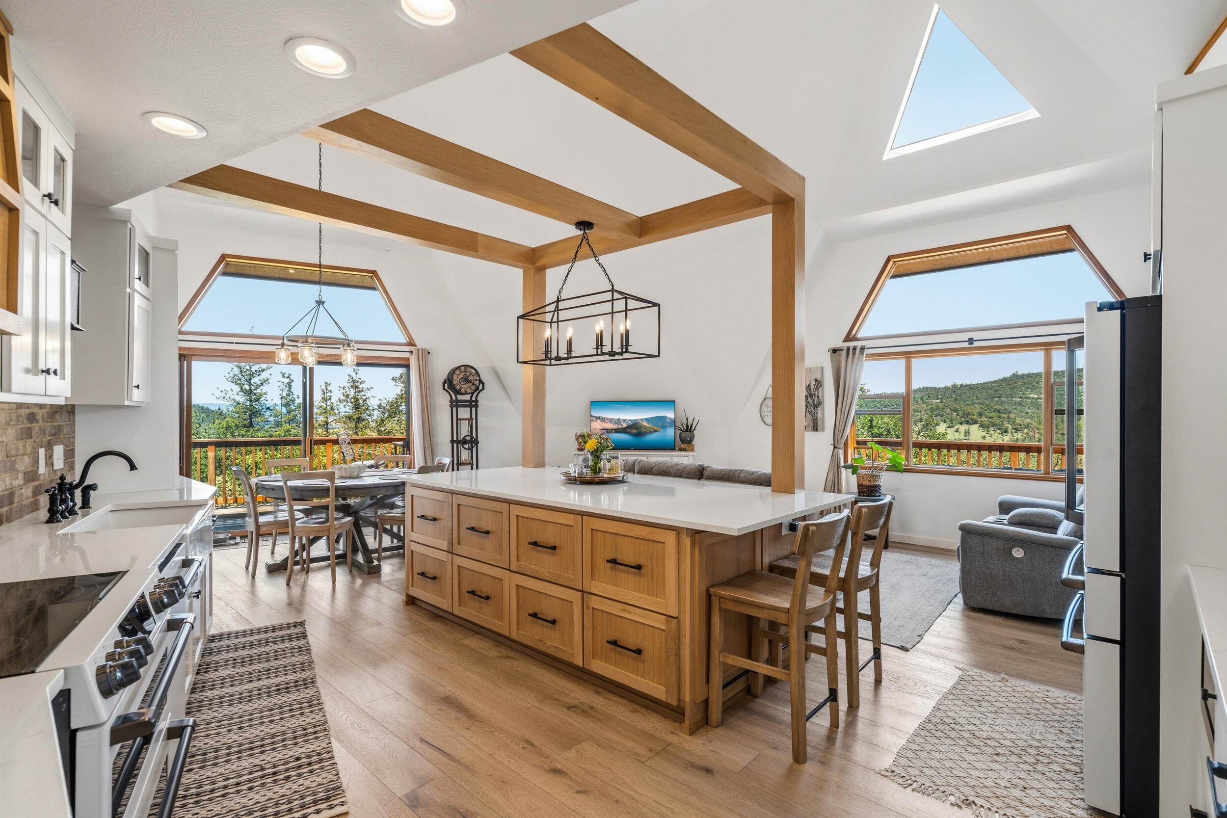 226 Entrada Drive Eagle Point, OR 97524 - Photo 5 of 62