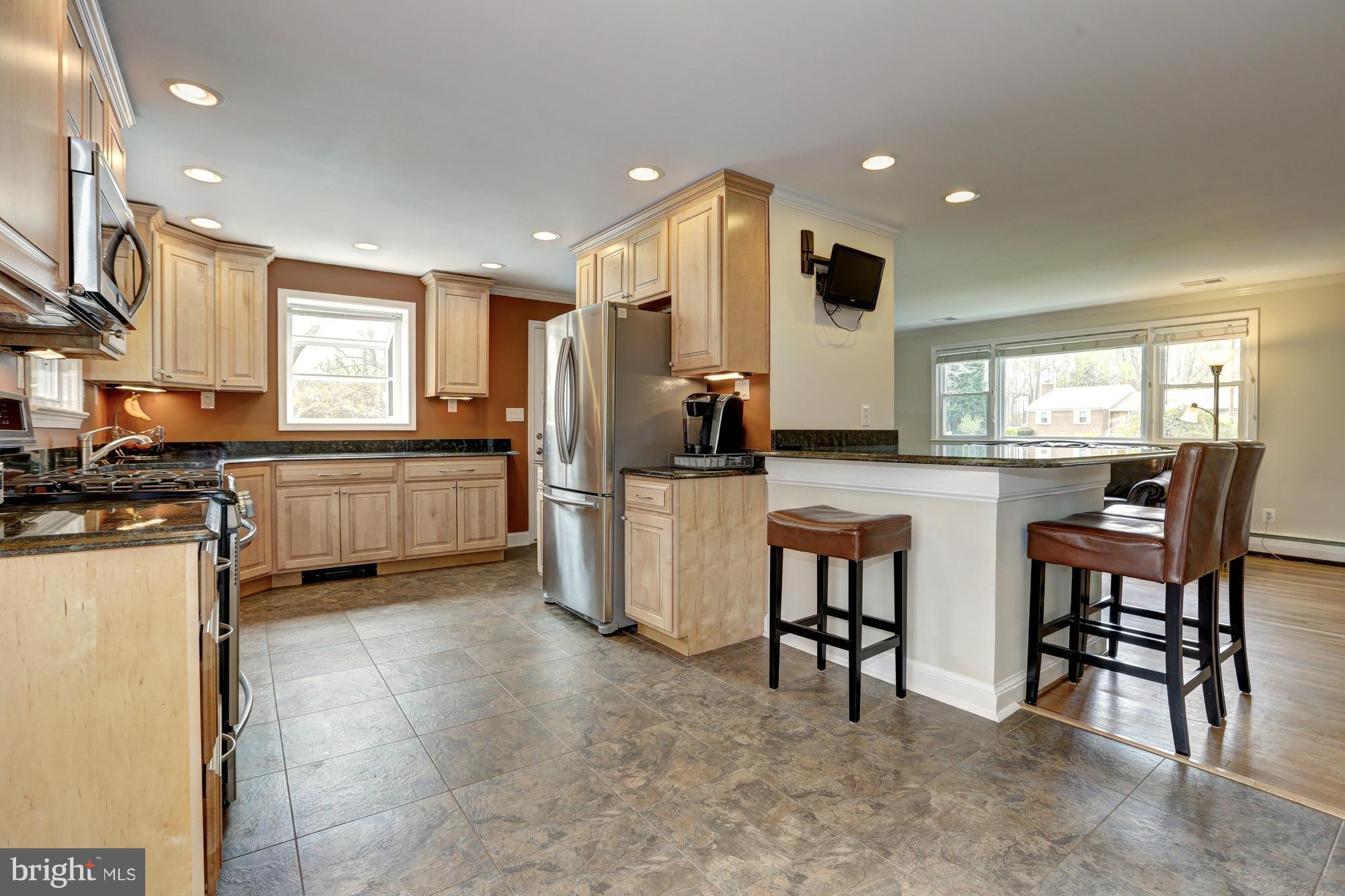16921 Oak Hill Road Silver Spring, MD 20905 - Photo 6 of 30 Oversized attached island/work space