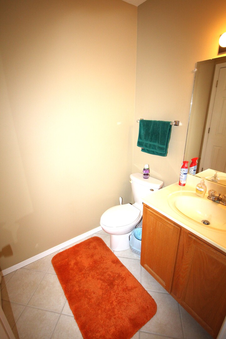 25 Oak Park Road Bloomington, IL 61701 - Photo 5 of 28 a bathroom with a sink mirror vanity and toilet