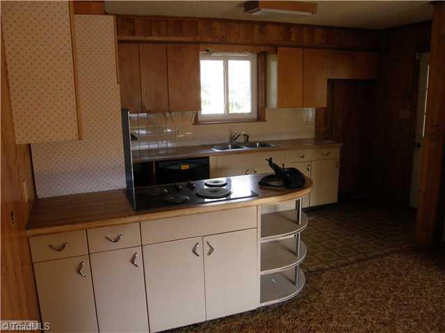 4045 Langden Road Winston-Salem, NC 27107 - Photo 3 of 7 Kitchen.