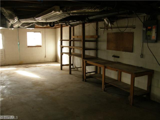 4045 Langden Road Winston-Salem, NC 27107 - Photo 5 of 7 Workshop.