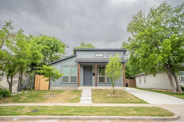 $2,100 | 836 East Maddox Avenue, Fort Worth, TX 76104