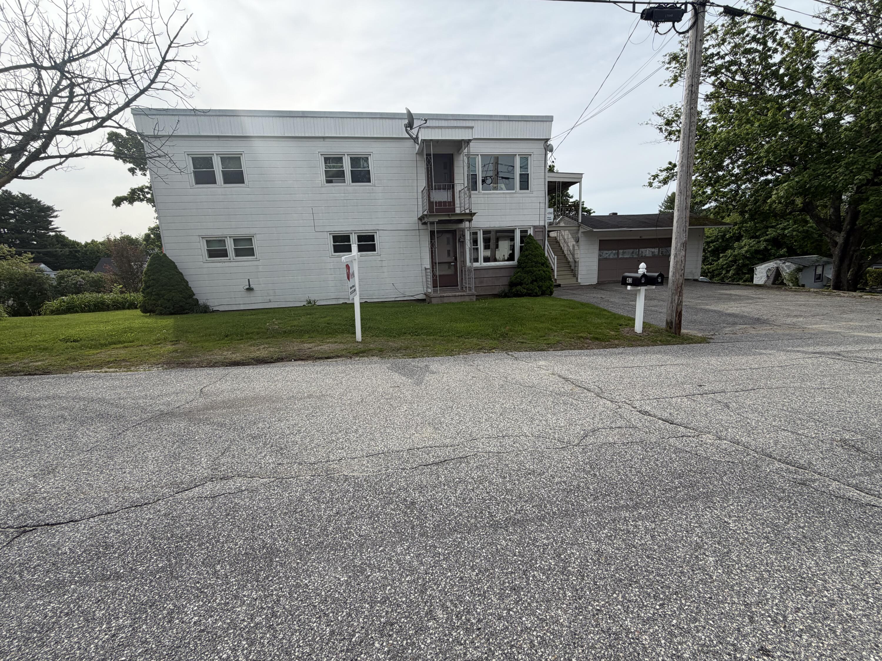43 Eustis Street Lewiston, ME 04240 - Photo 3 of 31 IMG_5078