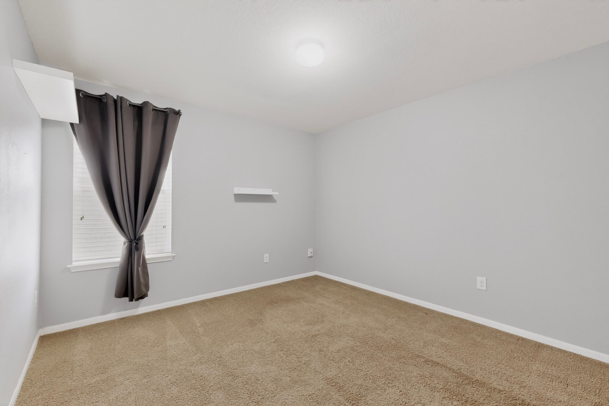 14513 Esker Road Manor, TX 78653 - Photo 26 of 38 Well-lit room with plush carpeting offers a versatile canvas for personalized living.