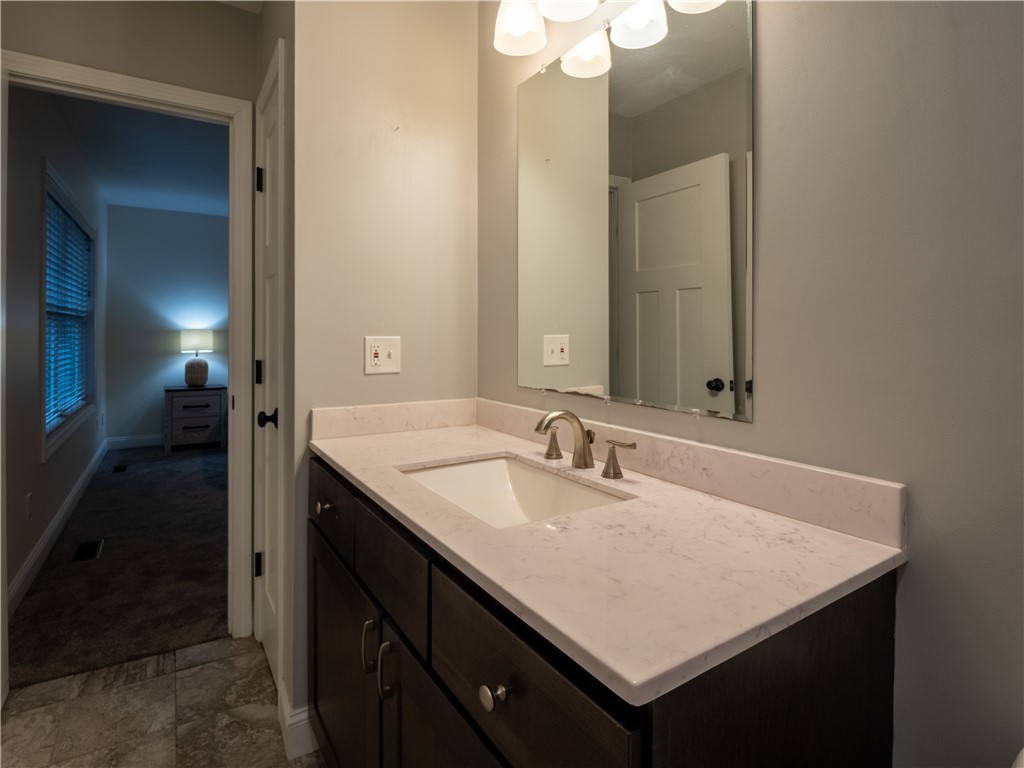 7 Jupiter Lane, Unit E Richmond, RI 02898 - Photo 19 of 22 Primary en suite