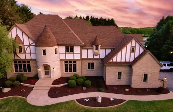 $899,900 | N56W27072 Lisbon Road, Lisbon, WI 53089