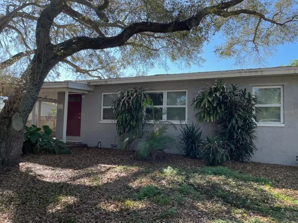 $1,950 | 4390 68th Street North, St. Petersburg, FL 33709