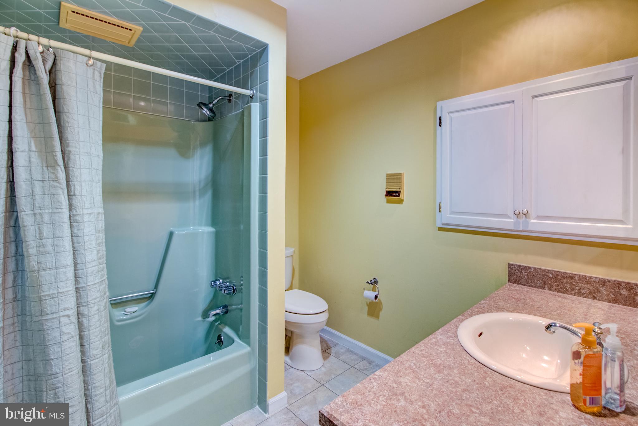 18 Assiscunk Drive Columbus, NJ 08022 - Photo 16 of 36 Full Bath on 1st Floor