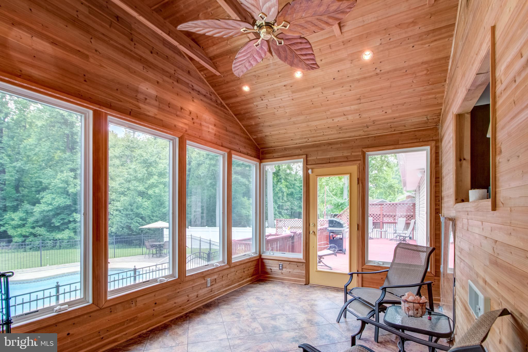 18 Assiscunk Drive Columbus, NJ 08022 - Photo 27 of 36 Beautiful Ceiling Fan in Sun/ Florida Room
