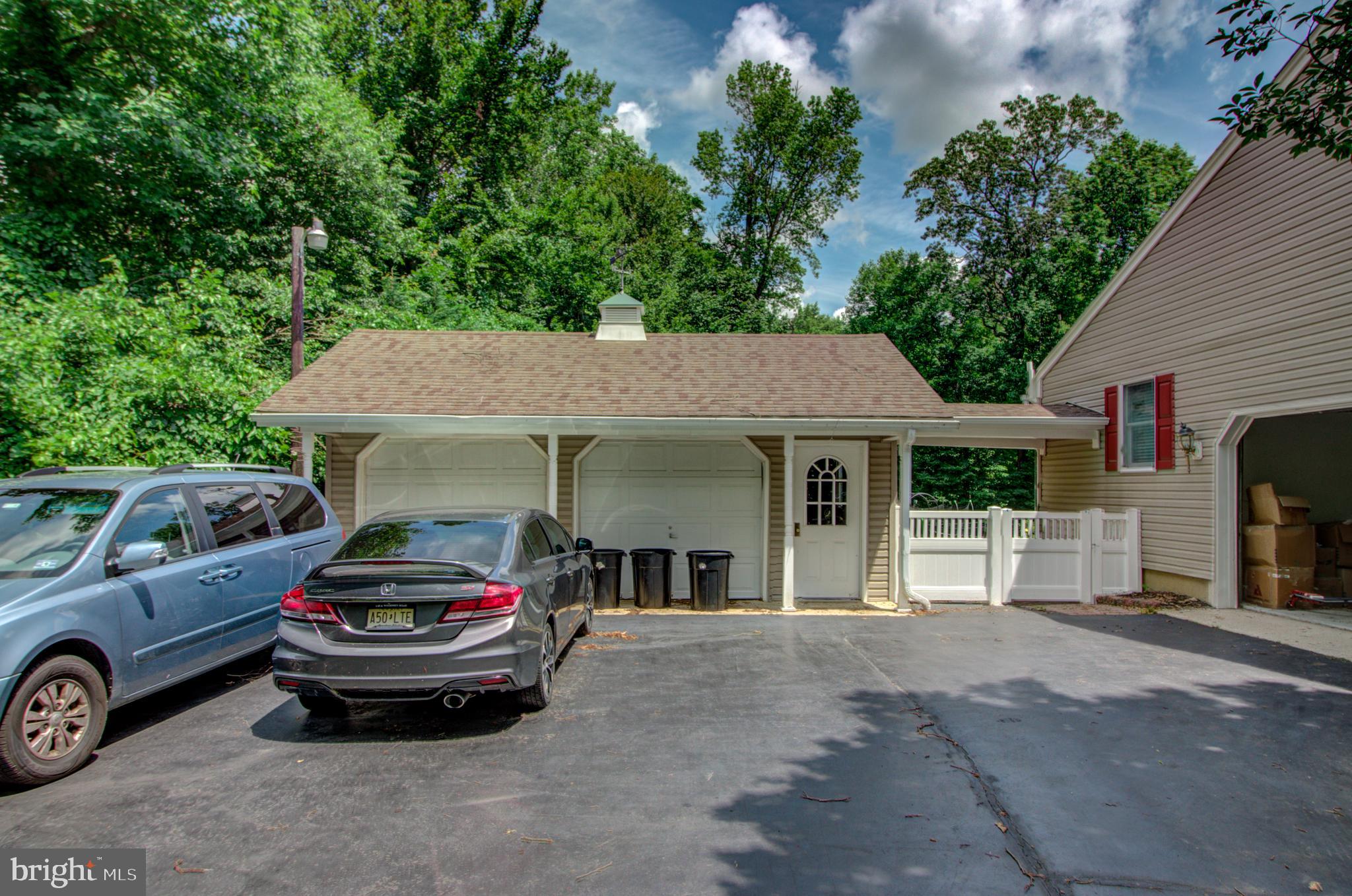 18 Assiscunk Drive Columbus, NJ 08022 - Photo 35 of 36 Extra 2 Garages for Pool Equipment ETC. . .
