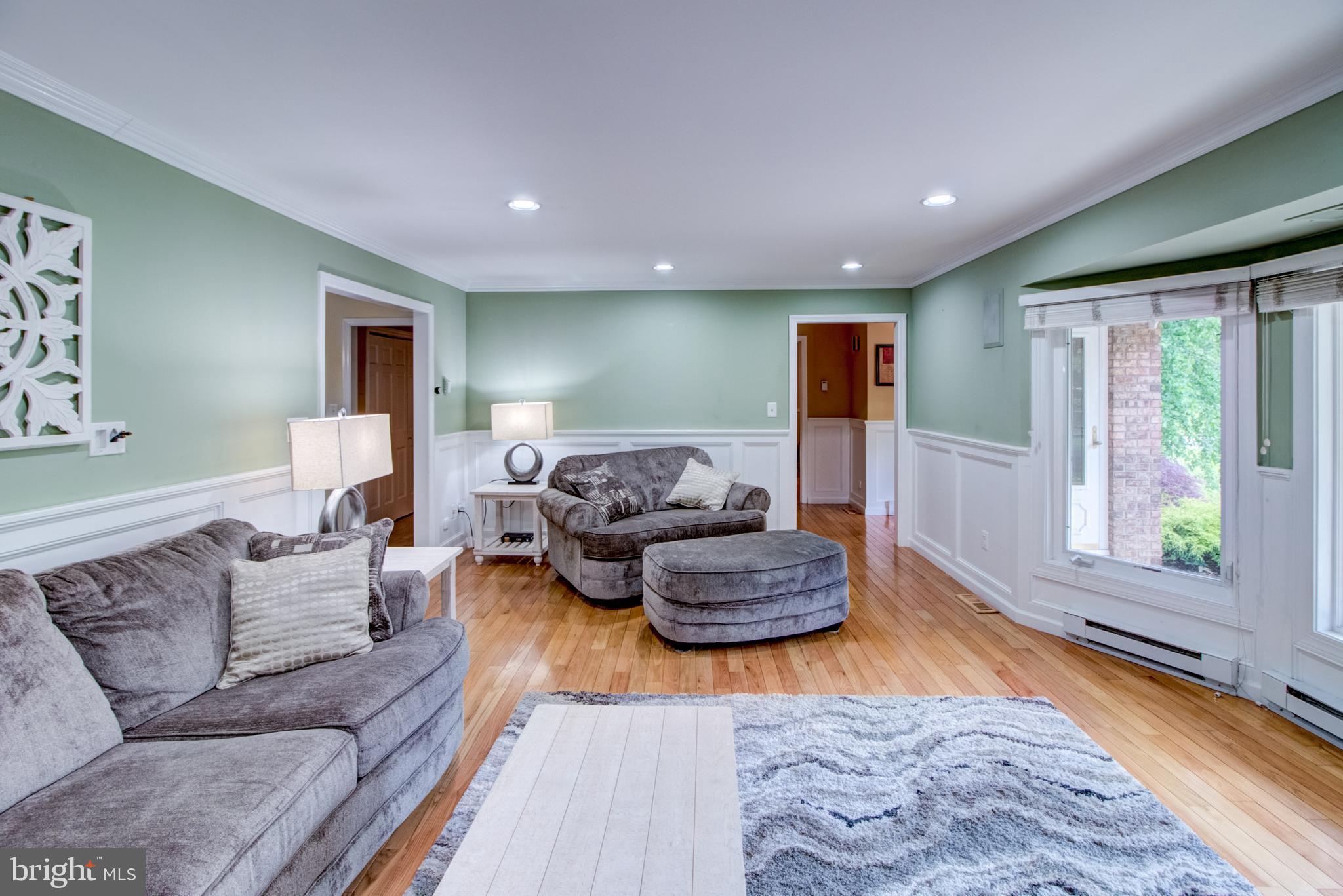 18 Assiscunk Drive Columbus, NJ 08022 - Photo 6 of 36 Living Area to Dining/Front Hallway to Front Door