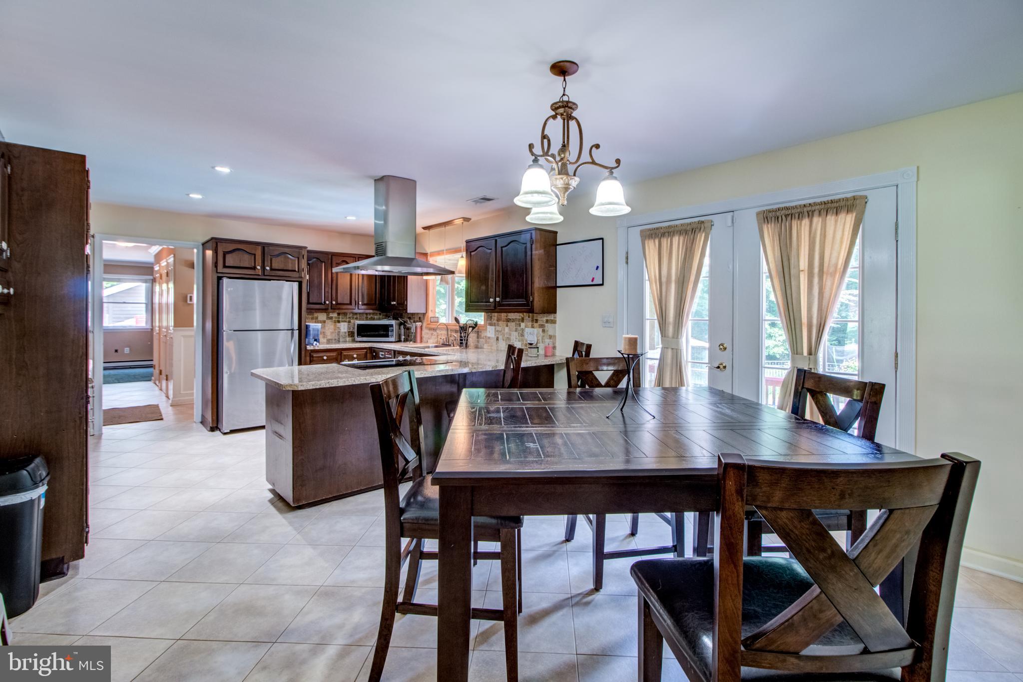 18 Assiscunk Drive Columbus, NJ 08022 - Photo 8 of 36 Entrance into Dining Area