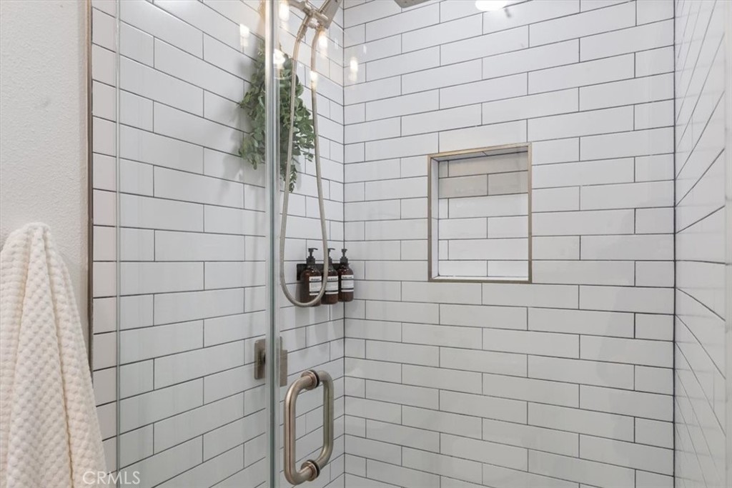 2207-2009 Apex Avenue Los Angeles, CA 90039 - Photo 41 of 64 Perfect mix of clean style and functionality.