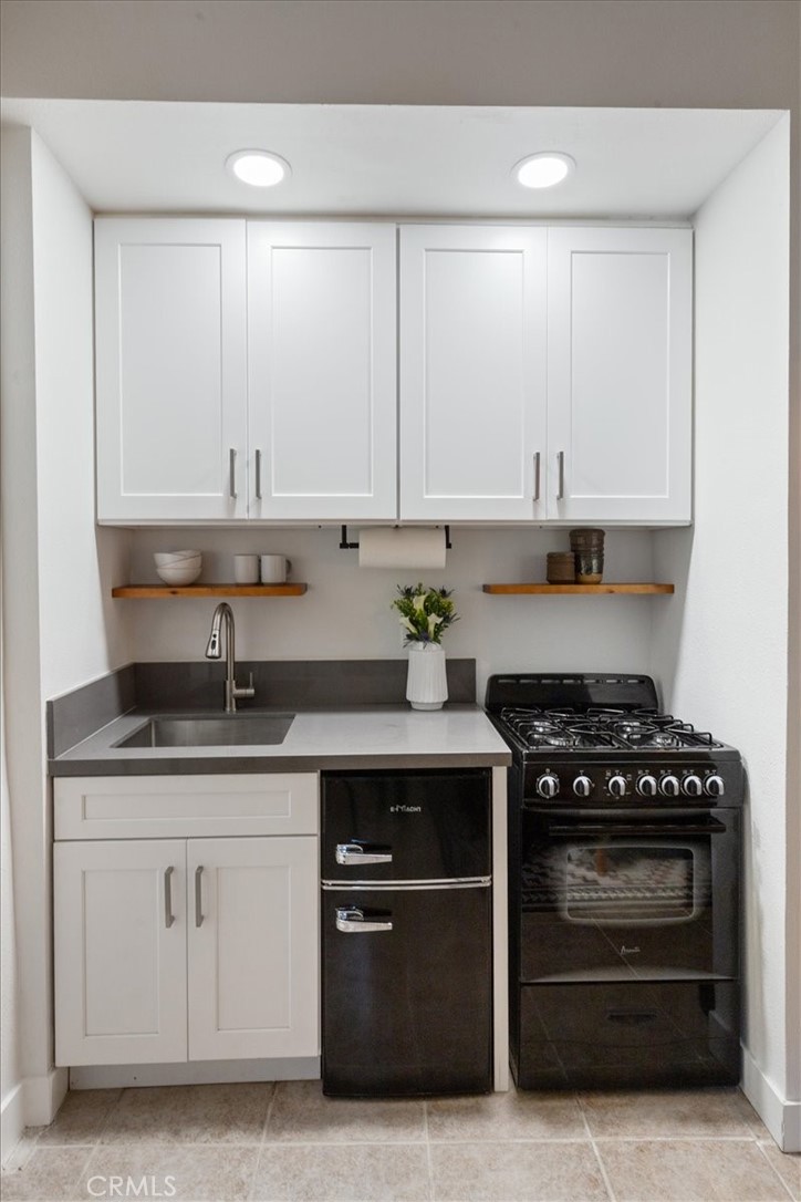 2207-2009 Apex Avenue Los Angeles, CA 90039 - Photo 43 of 64 Smaller newer appliances maximizes the use of this space and offers convenience.