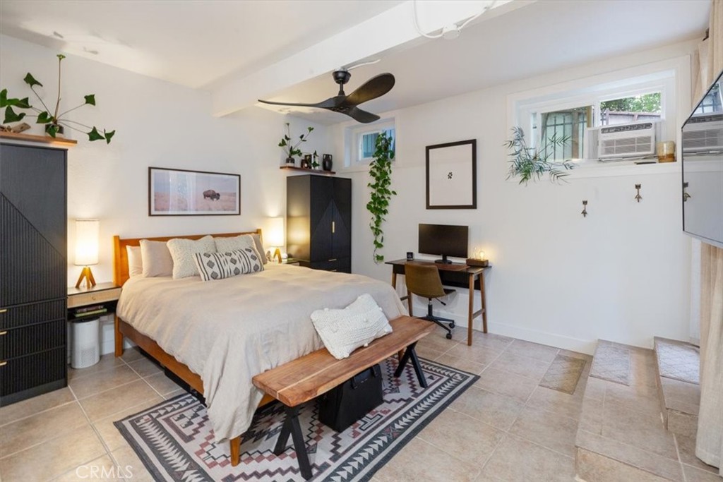 2207-2009 Apex Avenue Los Angeles, CA 90039 - Photo 44 of 64 Double side dressers offers more storage with symmetry.