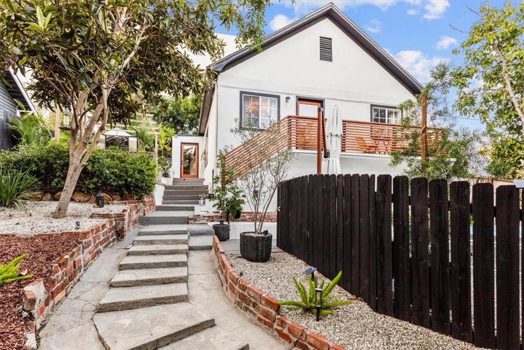 2207-2009 Apex Avenue Los Angeles, CA 90039 - Photo 5 of 64 Chic Black wooden fence offering