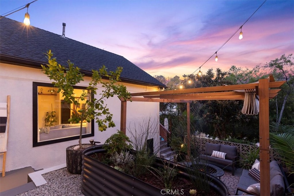 2207-2009 Apex Avenue Los Angeles, CA 90039 - Photo 55 of 64 To the right of window is a blank white wall that is perfect for family movie night with a projector (again the fence).