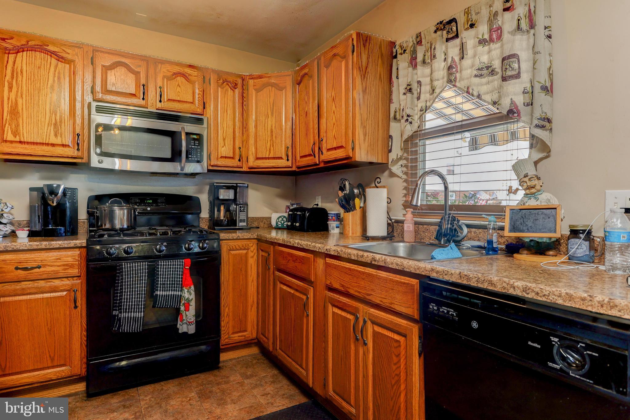 10816 Calera Road Philadelphia, PA 19154 - Photo 11 of 22 Kitchen