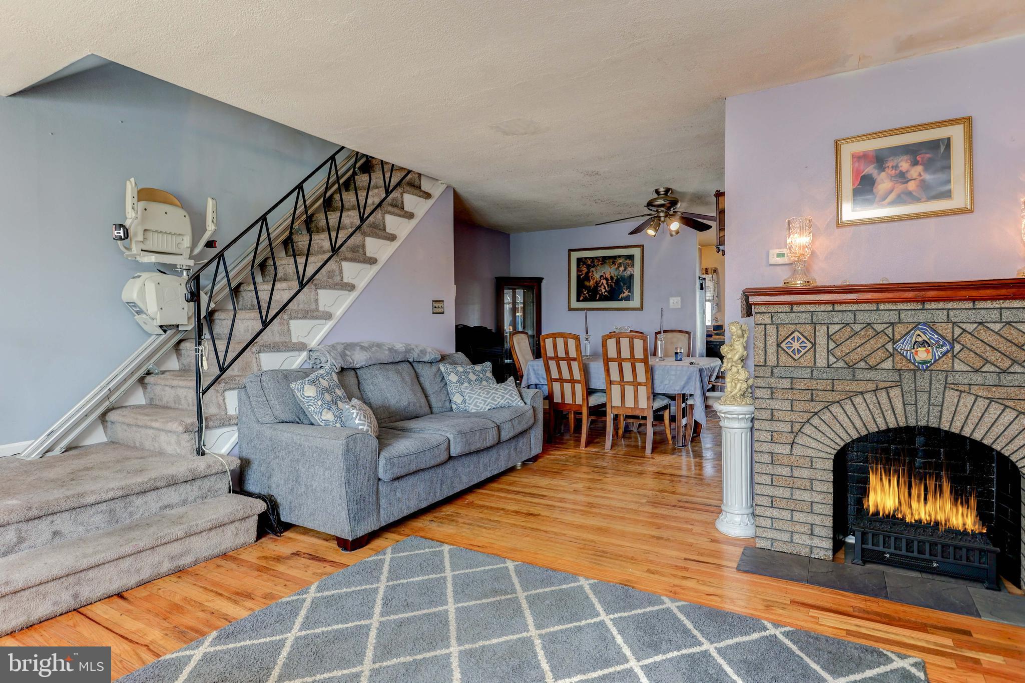 10816 Calera Road Philadelphia, PA 19154 - Photo 6 of 22 Living Room