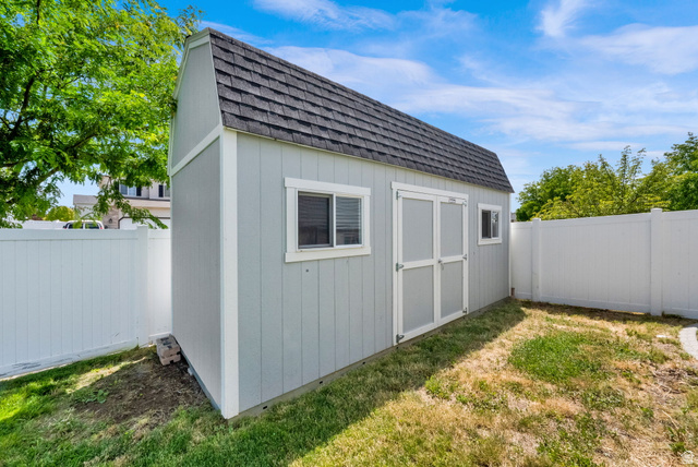 2011 South 2830th Street West Syracuse, UT 84075 - Photo 10 of 27