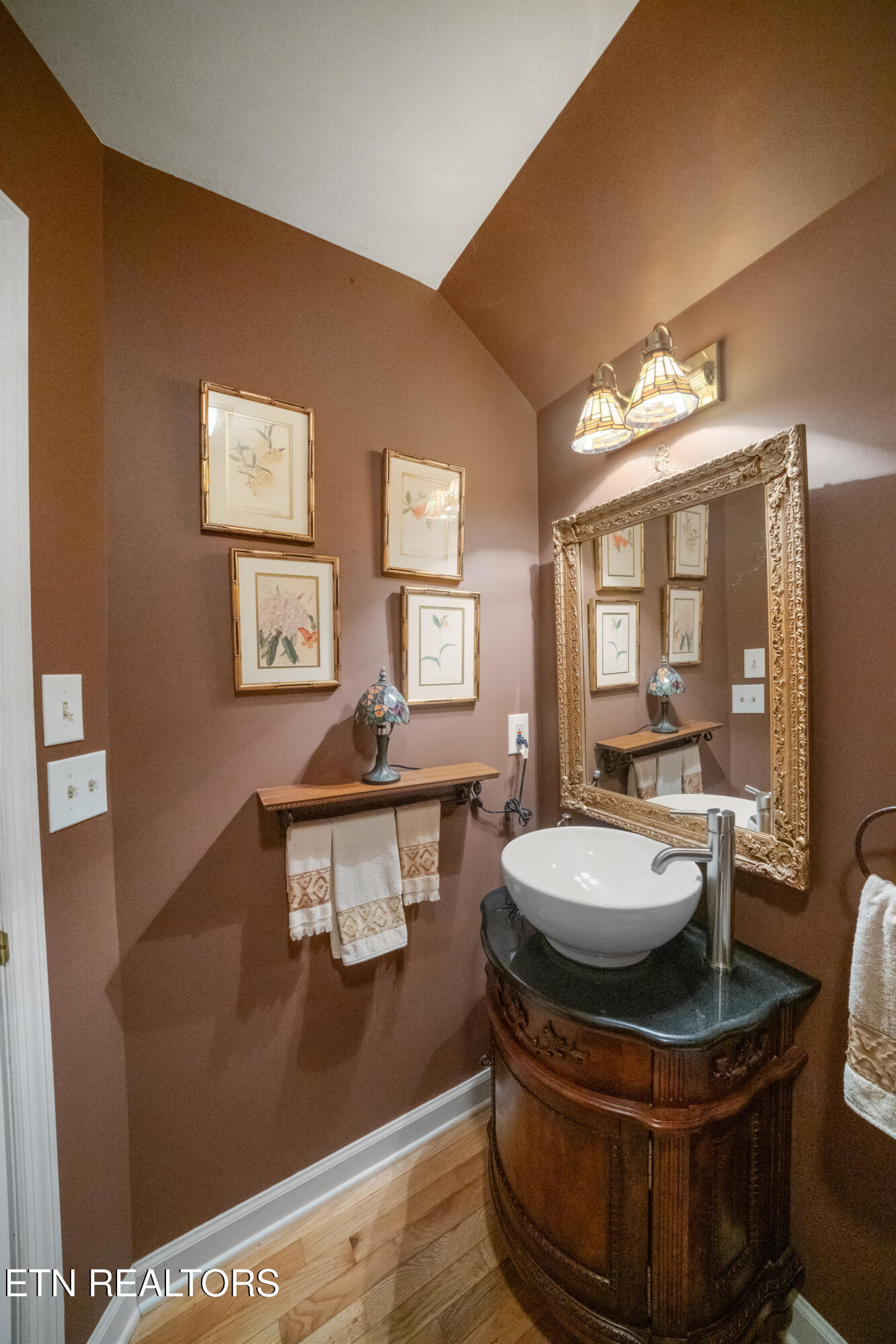 3413 Commodore Point Knoxville, TN 37922 - Photo 15 of 57 21 Downstairs Halfbath_18830