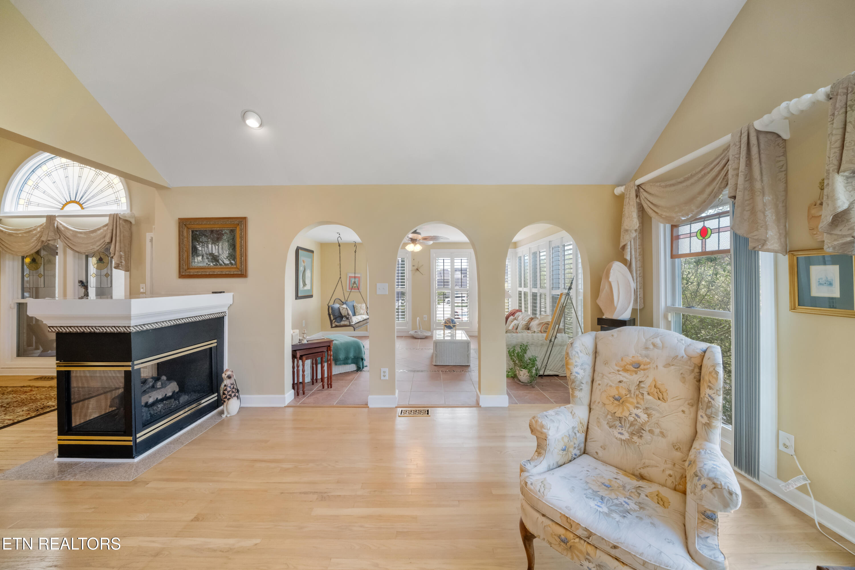 3413 Commodore Point Knoxville, TN 37922 - Photo 21 of 57 35 Living Area_18760