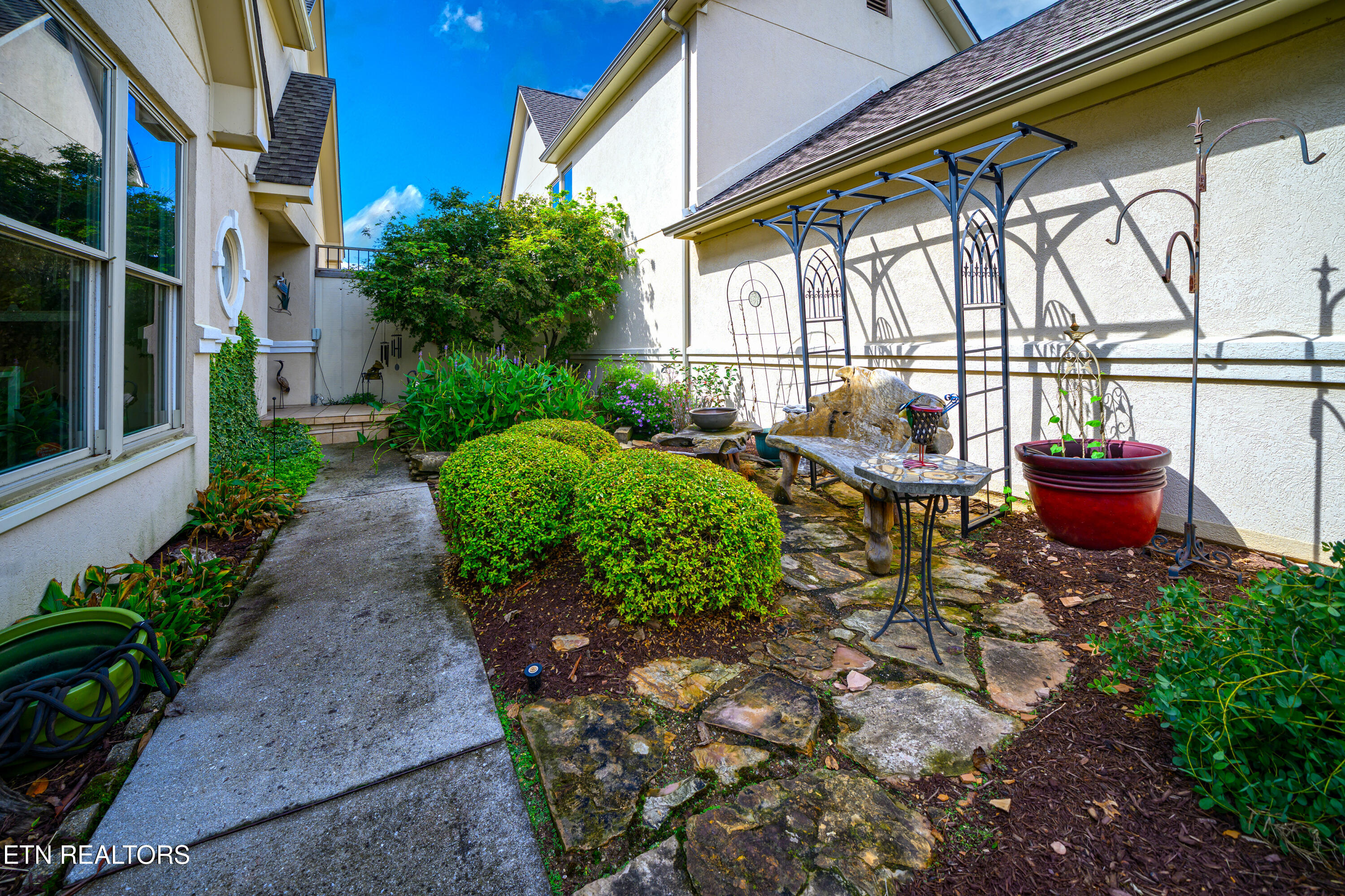 3413 Commodore Point Knoxville, TN 37922 - Photo 3 of 57 4 Entry_18879