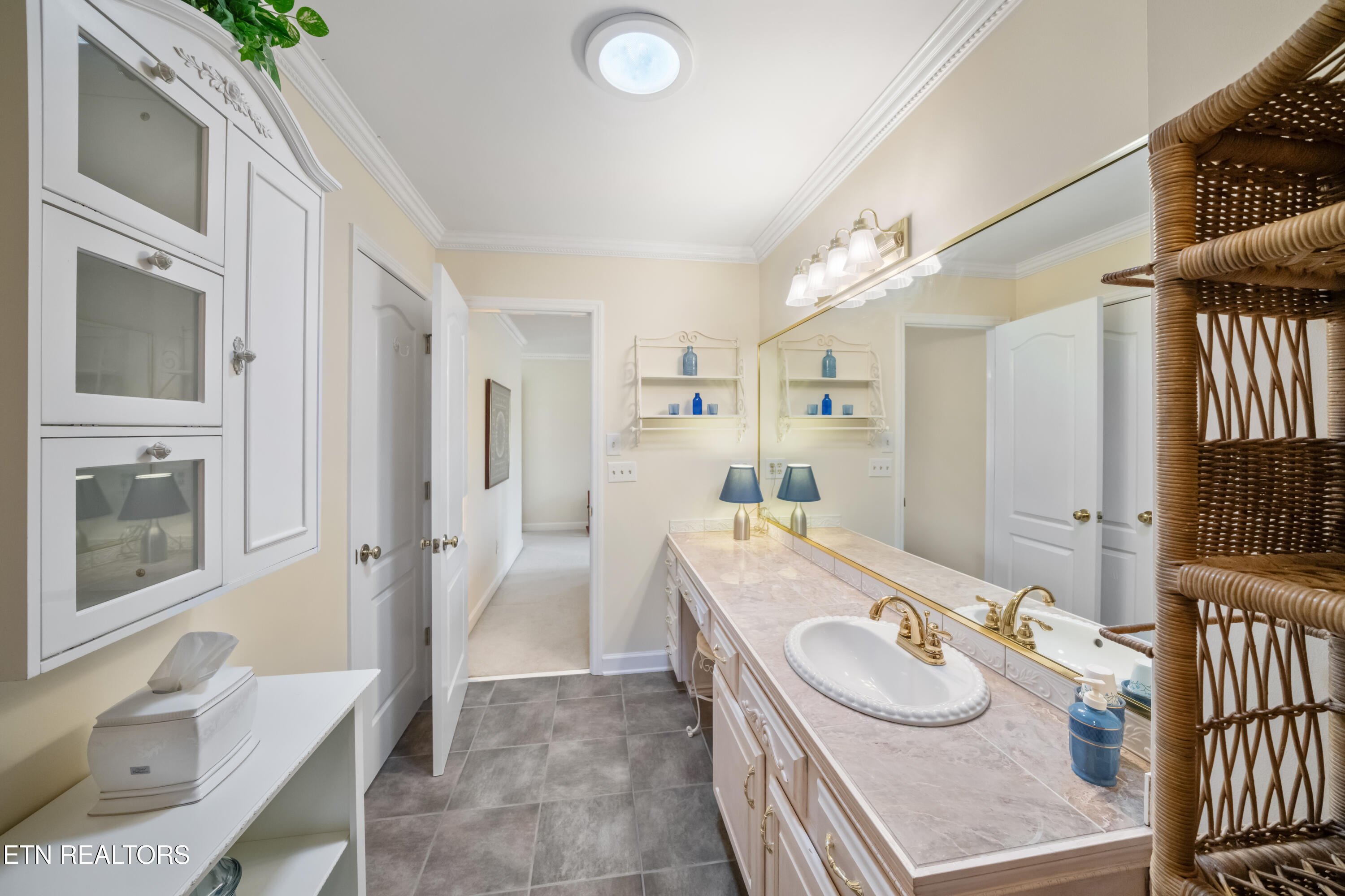 3413 Commodore Point Knoxville, TN 37922 - Photo 45 of 57 59 Upstairs Bath_18605