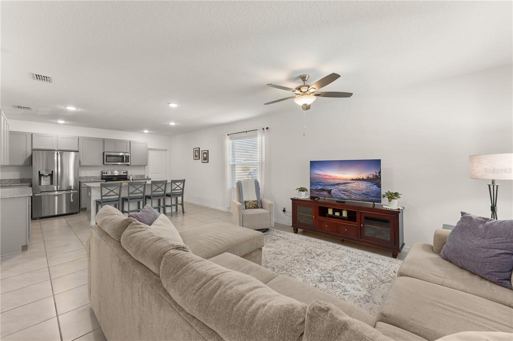 727 Costa Lane DeBary, FL 32713 - Photo 3 of 33