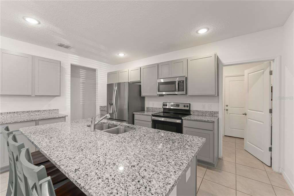727 Costa Lane DeBary, FL 32713 - Photo 10 of 33