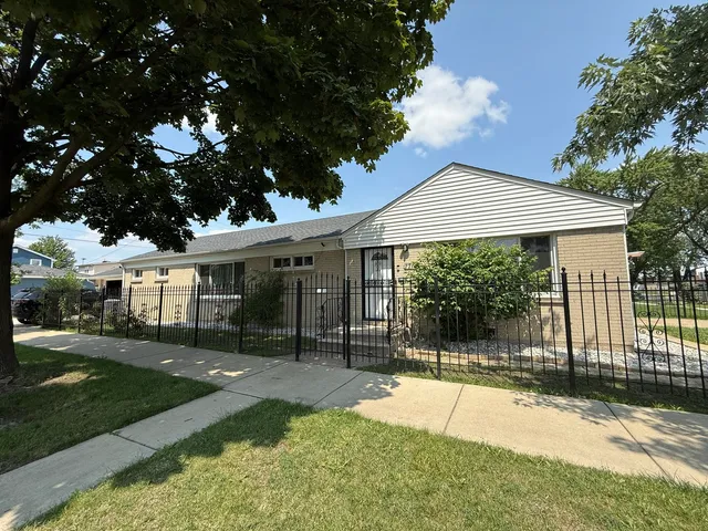 $2,500 | 1700 North 14th Avenue, Melrose Park, IL 60160