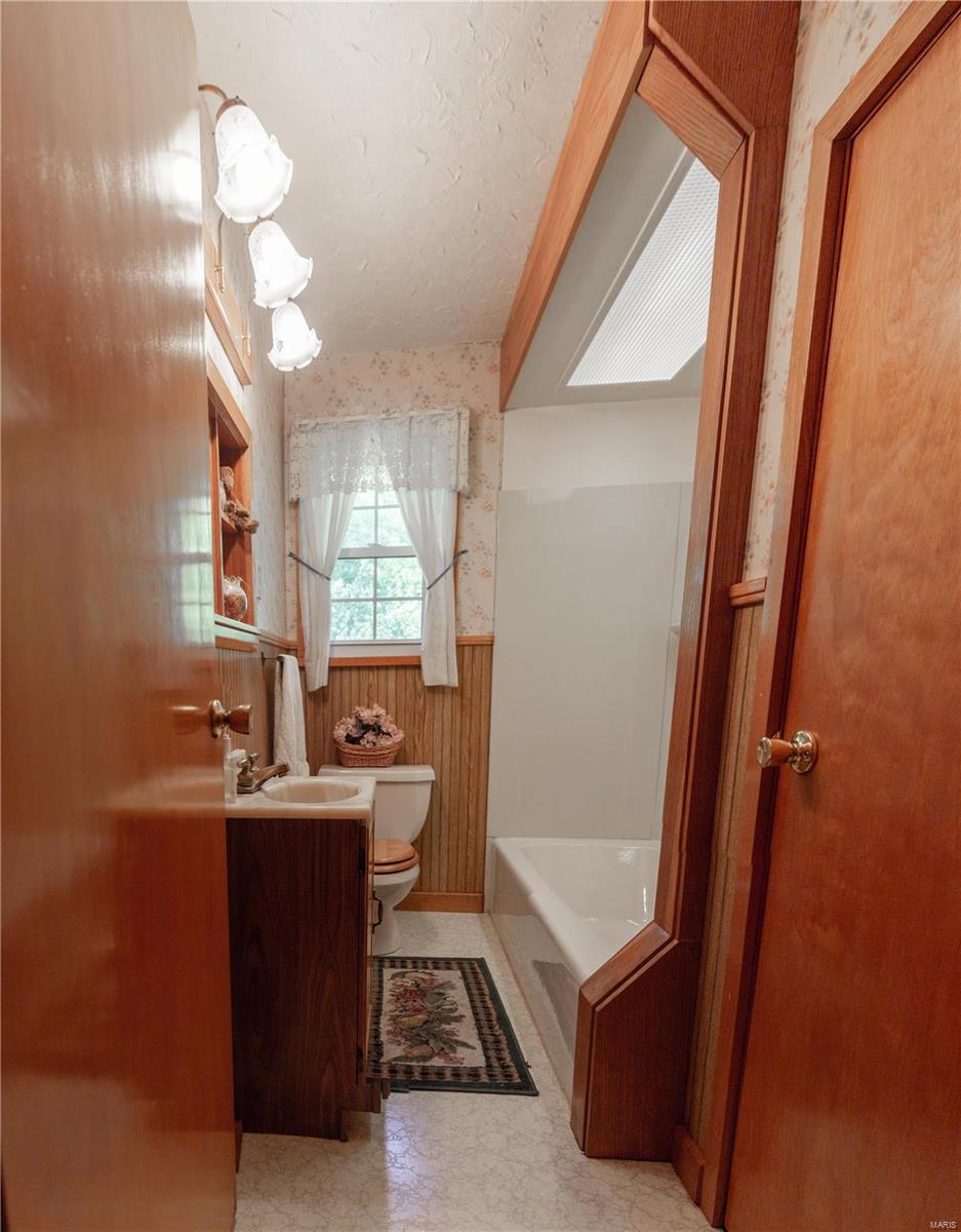 13847 Klaus Lake Road Highland, IL 62249 - Photo 11 of 35 Gallery Image 11
