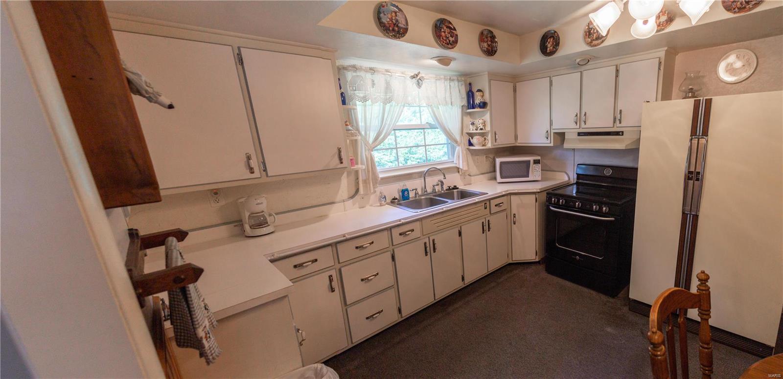 13847 Klaus Lake Road Highland, IL 62249 - Photo 9 of 35 Gallery Image 9