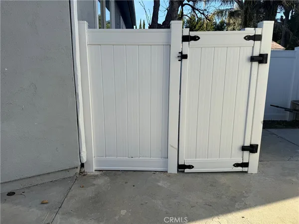 $7,000 | 4912-4914 Hesperia Avenue, Encino, CA 91316