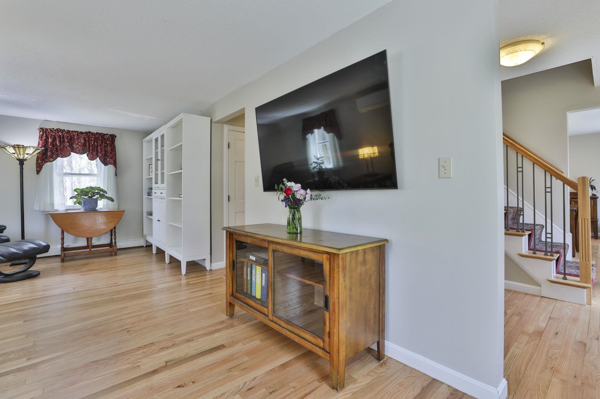 9 Lund Drive Hudson, NH 03051 - Photo 21 of 43