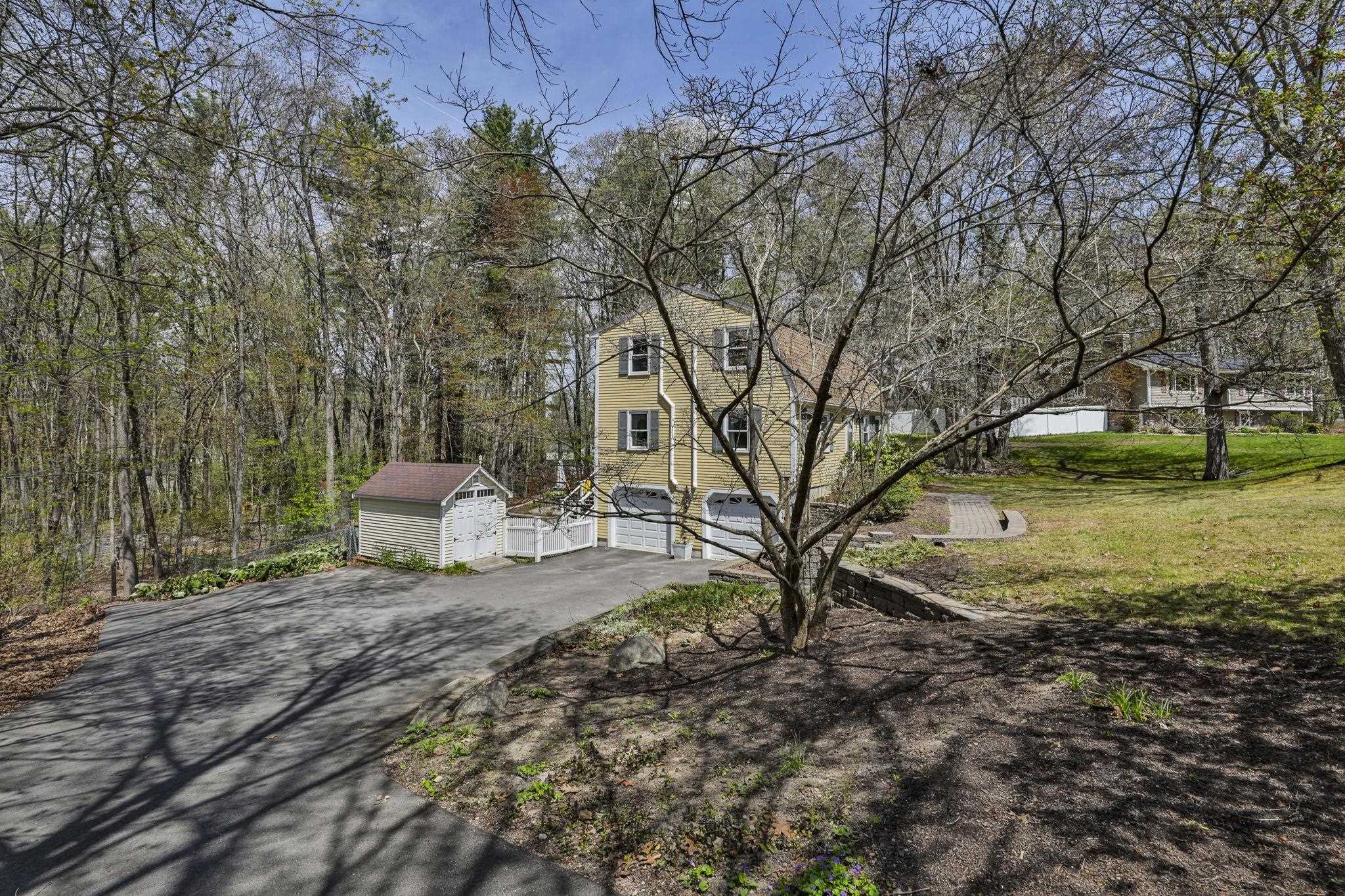 9 Lund Drive Hudson, NH 03051 - Photo 4 of 43