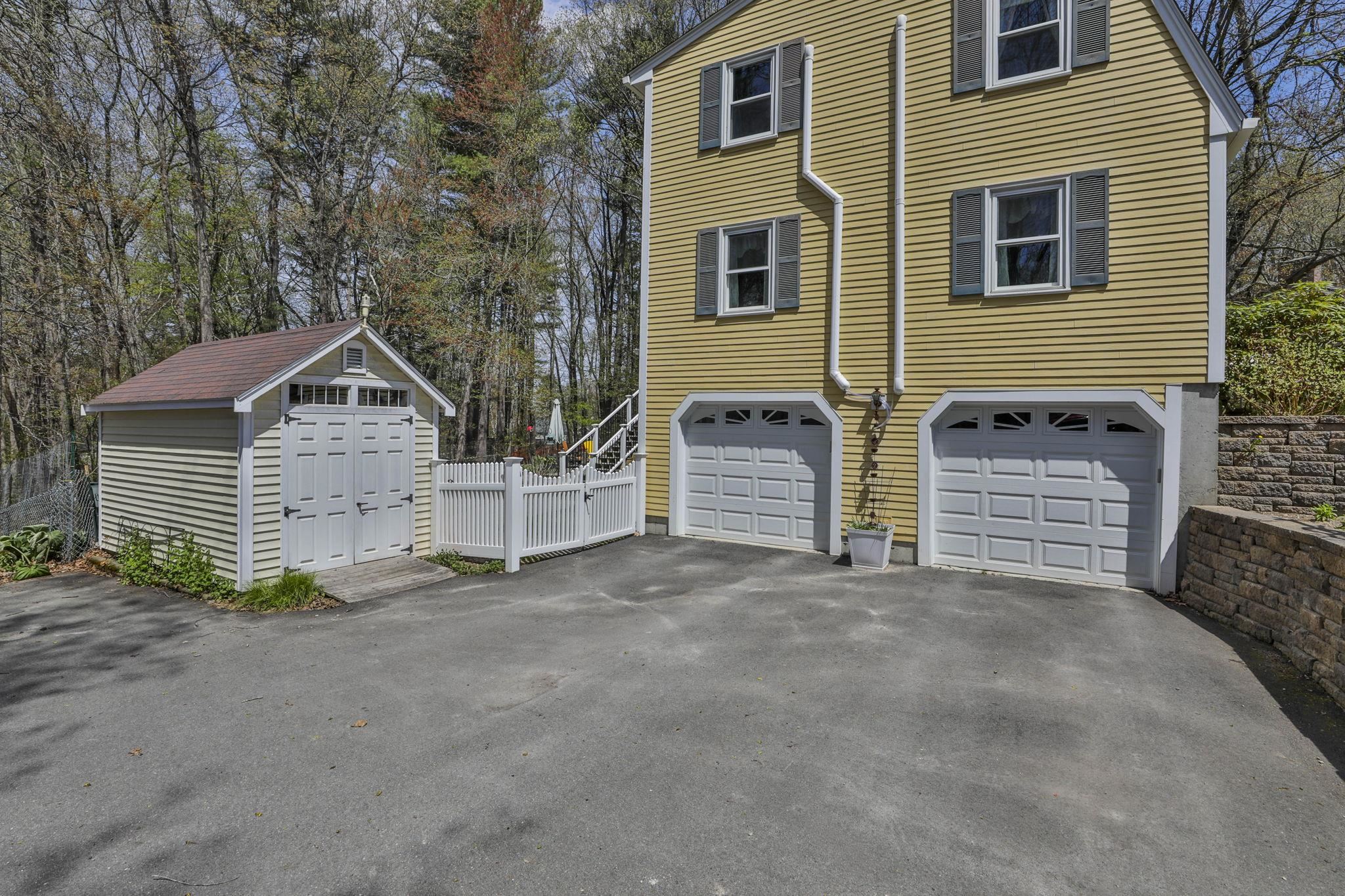 9 Lund Drive Hudson, NH 03051 - Photo 5 of 43