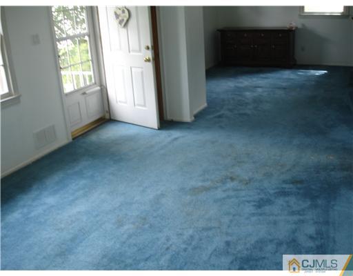 18 Sine Road Edison, NJ 08817 - Photo 4 of 8