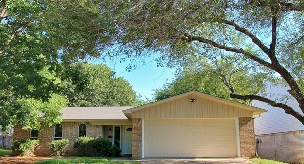 $3,200 | 1624 Summer Pl Circle, Irving, TX 75062