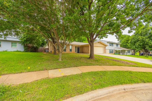 $3,200 | 1624 Summer Pl Circle, Irving, TX 75062
