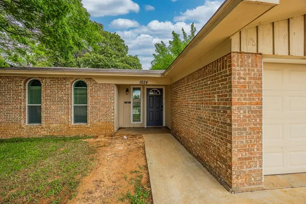 $3,200 | 1624 Summer Pl Circle, Irving, TX 75062