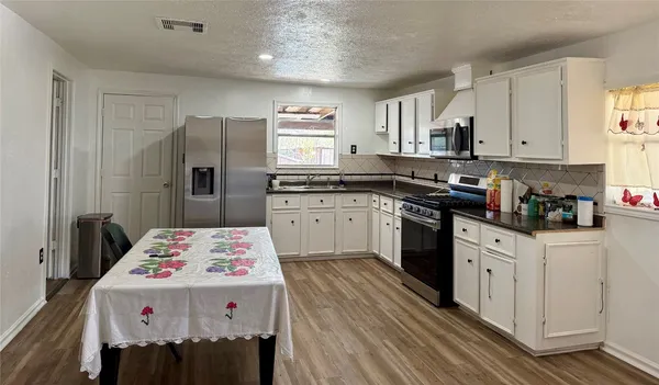 $3,200 | 602 Massey Tompkins Road, Baytown, TX 77521