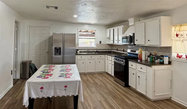 $3,200 | 602 Massey Tompkins Road, Baytown, TX 77521